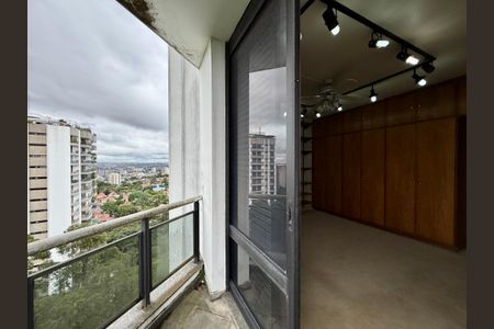 Apartamento à venda com 541m², 4 quartos e 4 vagasSacada Suíte 1