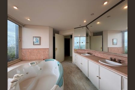 Apartamento à venda com 541m², 4 quartos e 4 vagasBanheiro Suíte 4
