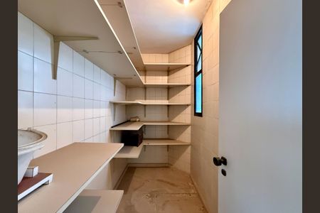 Apartamento à venda com 541m², 4 quartos e 4 vagasDespensa 