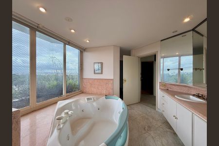 Apartamento à venda com 541m², 4 quartos e 4 vagasBanheiro Suíte 4