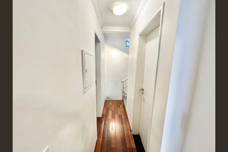 Casa de condomínio para alugar com 200m², 3 quartos e 2 vagasCorredor