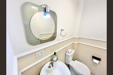 Casa de condomínio para alugar com 200m², 3 quartos e 2 vagasLavabo