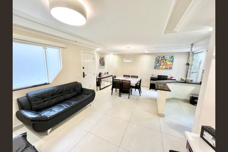 Sala de casa de condomínio para alugar com 3 quartos, 200m² em Vila Mariza Mazzei, São Paulo
