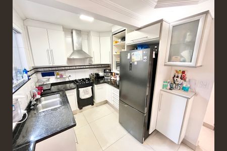 Casa de condomínio para alugar com 200m², 3 quartos e 2 vagasCozinha