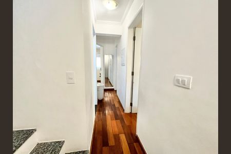 Casa de condomínio para alugar com 200m², 3 quartos e 2 vagasCorredor