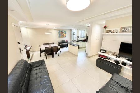 Sala de casa de condomínio para alugar com 3 quartos, 200m² em Vila Mariza Mazzei, São Paulo