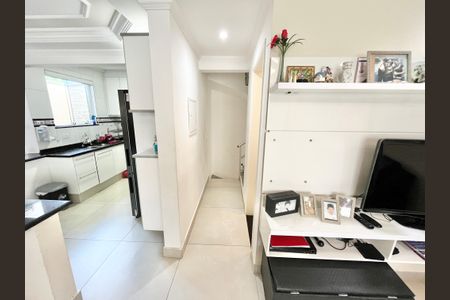 Casa de condomínio para alugar com 200m², 3 quartos e 2 vagasCorredor