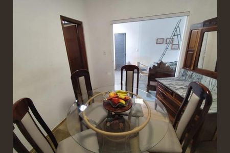 Casa para alugar com 277m², 4 quartos e 3 vagas Casa para alugar com 277m², 4 quartos e 3 vagasSala