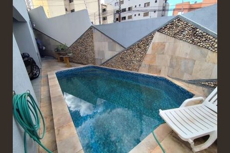 Casa para alugar com 277m², 4 quartos e 3 vagas Casa para alugar com 277m², 4 quartos e 3 vagasPiscina