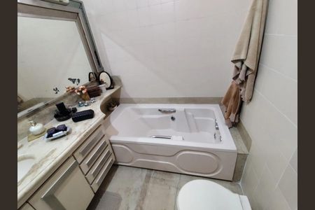 Casa para alugar com 277m², 4 quartos e 3 vagas Casa para alugar com 277m², 4 quartos e 3 vagasBanheiro