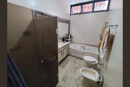 Casa para alugar com 277m², 4 quartos e 3 vagas Casa para alugar com 277m², 4 quartos e 3 vagasBanheiro