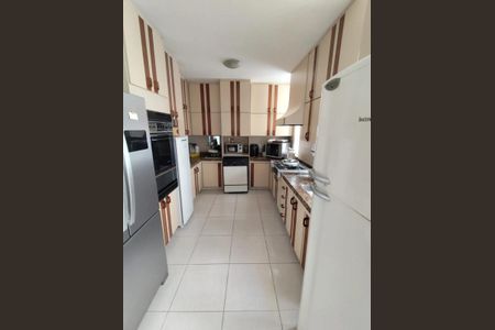 Casa para alugar com 277m², 4 quartos e 3 vagas Casa para alugar com 277m², 4 quartos e 3 vagasCozinha