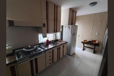 Casa para alugar com 277m², 4 quartos e 3 vagas Casa para alugar com 277m², 4 quartos e 3 vagasCozinha