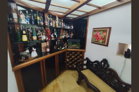 Casa para alugar com 277m², 4 quartos e 3 vagas Casa para alugar com 277m², 4 quartos e 3 vagasBar