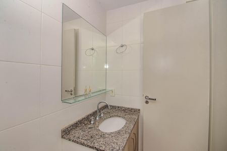 Apartamento à venda com 64m², 2 quartos e 2 vagas Apartamento à venda com 64m², 2 quartos e 2 vagasBanheiro da Suíte