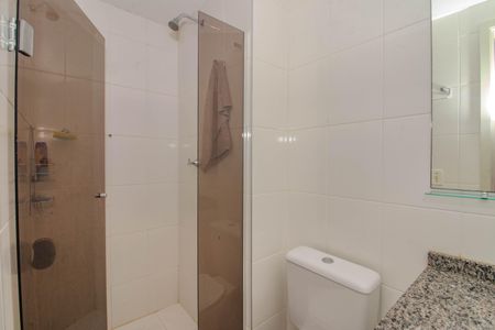 Apartamento à venda com 64m², 2 quartos e 2 vagas Apartamento à venda com 64m², 2 quartos e 2 vagasBanheiro da Suíte