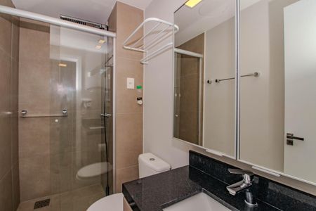 Banheiro de kitnet/studio para alugar com 1 quarto, 30m² em Auxiliadora, Porto Alegre