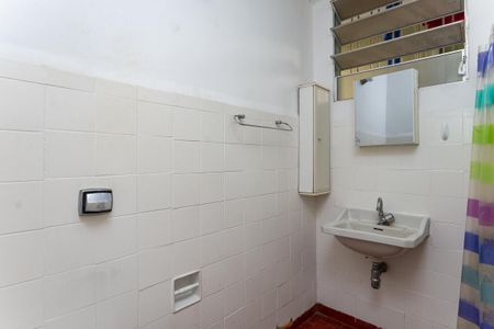 Banheiro Social de kitnet/studio para alugar com 1 quarto, 30m² em Pompeia, São Paulo