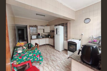 Casa para alugar com 175m², 4 quartos e 2 vagas Casa para alugar com 175m², 4 quartos e 2 vagasCozinha