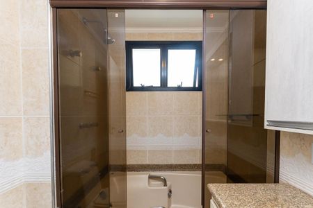 Apartamento à venda com 200m², 4 quartos e 3 vagasBanheiro do quarto 1 Suíte