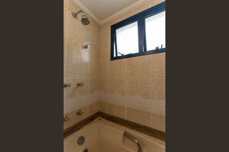 Apartamento à venda com 200m², 4 quartos e 3 vagasBanheiro do quarto 1 Suíte