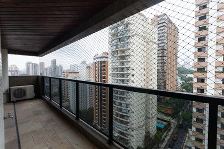 Apartamento à venda com 200m², 4 quartos e 3 vagasVaranda