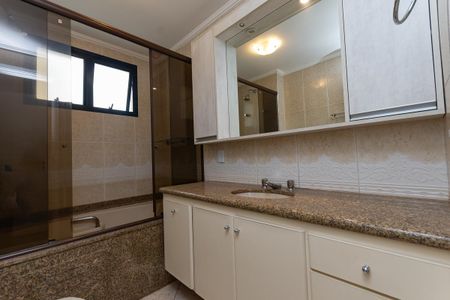 Apartamento à venda com 200m², 4 quartos e 3 vagasBanheiro do quarto 1 Suíte