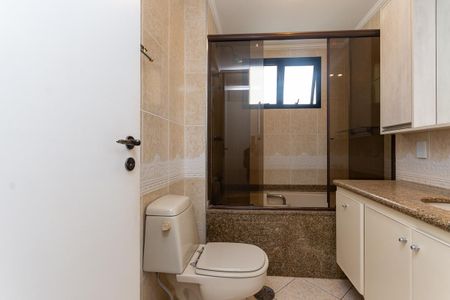 Apartamento à venda com 200m², 4 quartos e 3 vagasBanheiro do quarto 1 Suíte