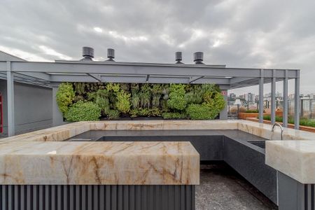 Apartamento para alugar com 30m², 1 quarto e sem vaga Apartamento para alugar com 30m², 1 quarto e sem vagaTerraço / Bar