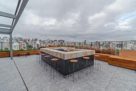 Apartamento para alugar com 30m², 1 quarto e sem vaga Apartamento para alugar com 30m², 1 quarto e sem vagaTerraço / Bar