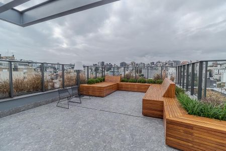 Apartamento para alugar com 30m², 1 quarto e sem vaga Apartamento para alugar com 30m², 1 quarto e sem vagaTerraço / Bar