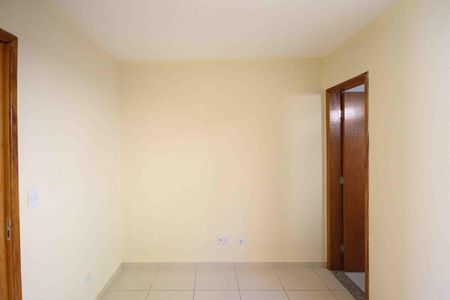 Casa de Condomínio para alugar com 2 quartos, 51m² em Chácara Mafalda, São Paulo