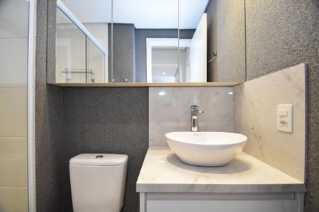 Apartamento para alugar com 60m², 2 quartos e 1 vaga Apartamento para alugar com 60m², 2 quartos e 1 vagaBanheiro social