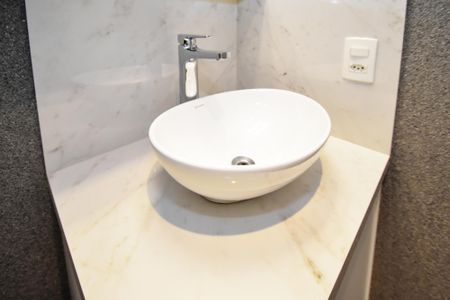 Apartamento para alugar com 60m², 2 quartos e 1 vaga Apartamento para alugar com 60m², 2 quartos e 1 vagaBanheiro social