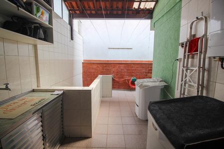 Casa à venda com 101m², 2 quartos e 2 vagasÁrea de Serviço
