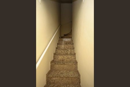 Escada de casa de condomínio para alugar com 2 quartos, 53m² em Chácara Belenzinho, São Paulo