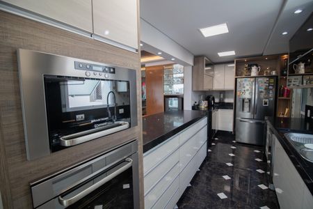 Apartamento à venda com 133m², 3 quartos e 3 vagasCOZINHA