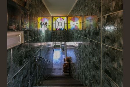Casa à venda com 182m², 5 quartos e 2 vagasEscadas
