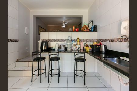 Casa à venda com 182m², 5 quartos e 2 vagasCasa 2 - Cozinha e Área de Serviço 