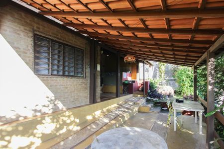 Casa à venda com 378m², 2 quartos e 1 vaga Casa à venda com 378m², 2 quartos e 1 vagaVaranda