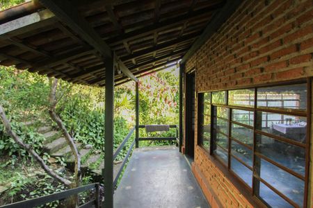 Casa à venda com 378m², 2 quartos e 1 vaga Casa à venda com 378m², 2 quartos e 1 vagaEdícula