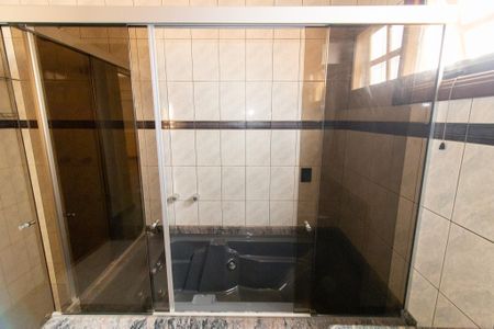 Casa à venda com 320m², 4 quartos e 4 vagas Casa à venda com 320m², 4 quartos e 4 vagasBanheiro da Suíte 2