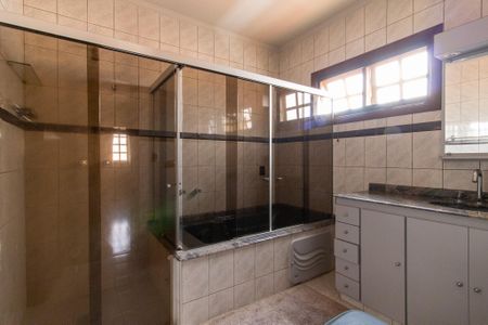 Casa à venda com 320m², 4 quartos e 4 vagas Casa à venda com 320m², 4 quartos e 4 vagasBanheiro da Suíte 2