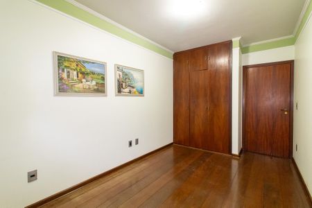 Casa à venda com 320m², 4 quartos e 4 vagas Casa à venda com 320m², 4 quartos e 4 vagasQuarto 4