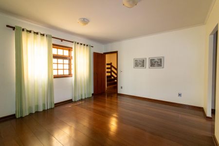 Casa à venda com 320m², 4 quartos e 4 vagas Casa à venda com 320m², 4 quartos e 4 vagasSuite 1