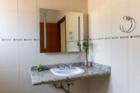 Casa à venda com 320m², 4 quartos e 4 vagas Casa à venda com 320m², 4 quartos e 4 vagasBanheiro da Suíte 1