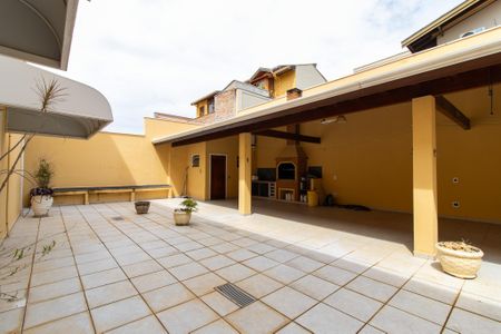 Casa à venda com 320m², 4 quartos e 4 vagas Casa à venda com 320m², 4 quartos e 4 vagasÁrea externa