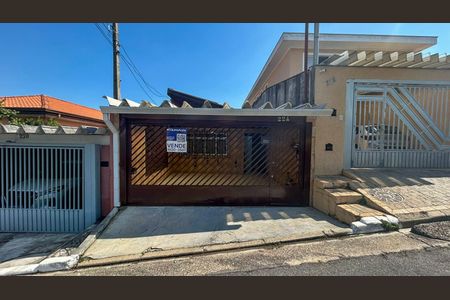 Casa à venda com 150m², 3 quartos e 2 vagas Casa à venda com 150m², 3 quartos e 2 vagasFachada