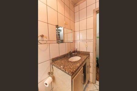 Casa à venda com 88m², 3 quartos e 2 vagasBanheiro