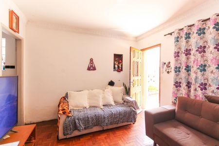 Casa à venda com 88m², 3 quartos e 2 vagasSala